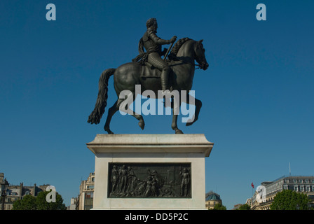 Bronze equestrian statue of Henry IV King of France and Navarre, near the Pont Neuf, Paris, France. Stock Photo