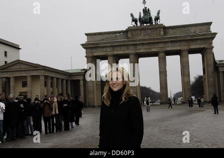 Reese Witherspoon at Brandenburg Gate. She arrived in Berlin for the cinema start of 'Walk The Line' in Germany. Stock Photo