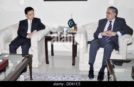 ISLAMABAD/ PAKISTAN .  27 august 2013 federal minister finance senator mohammad ishaq in a meeting with the delegation of univeral crredit rating group (ucrg)led by Zhanjian guan chairman in pak capital Handout by Pakistan informtion department   (Photo by PID/Deanpictures/Alamy Live News Stock Photo