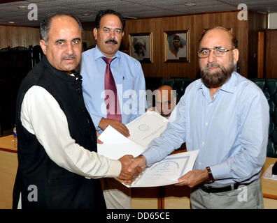 ISLAMABAD/ PAKISTAN . 27 august 2013 fazal satter additional director general pakistan postal services distributing certificates among the participants of a workshop of chief/senior post masters at postal staff college at pak capital Handout by Pakistan informtion department   (Photo by PID/Deanpictures/Alamay Live News Stock Photo