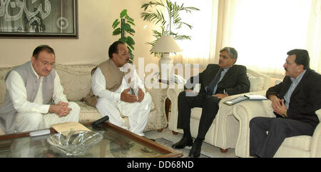 ISLAMABAD/ PAKISTAN . 27 august 2013  Prime Minister AJK, Chaudhry Abdul Majeed called on Federal Minister for KA &GB Muhammad Barjees Tahir to discuss the important matters of mangla dam rising and construction of International Airport on August 27, 2013      Handout by Pakistan informtion department      (Photo by PID/Deanpictures/Alamy Live News Stock Photo