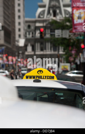 TAXI CABS PARKED ON BROAD STREET DOWNTOWN PHILADELPHIA PENNSYLVANIA USA Stock Photo