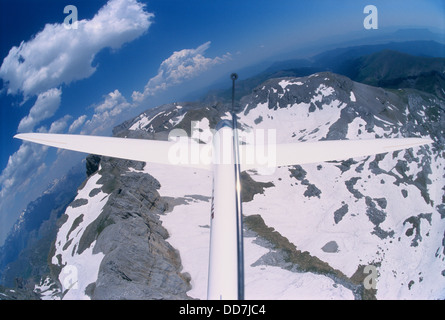 Glider plane Twin Astir flying close to Pena Collarada mountains, Aragon, Spain Stock Photo