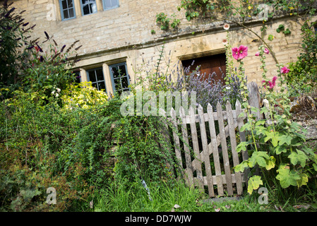 Cotswold stone country cottage. Guiting Power, Gloucestershire, England Stock Photo