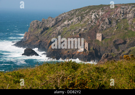 Crown mines in west Cornwall, UK. (Cornish: Bostalek). Former tin mines positioned low on the cliffs in Botallack, Cornwall. Stock Photo