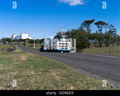 dh Hawera TARANAKI NEW ZEALAND Fonterra milk tanker lorry Whareora dairy factory buildings Stock Photo