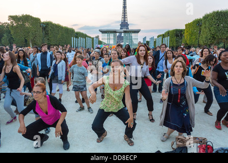 Paris, France, People Dancing Street Near Eiffel Tower, Flash Mob, to Celebrate M Luther King Anniversary, SOS Racisme, Institute International du Theatre Stock Photo