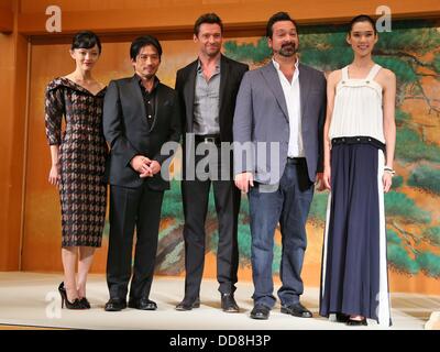 Tokyo, Japan. 29th Aug, 2013. (L-R) Rila Fukushima, Hiroyuki Sanada, Hugh Jackman, James Mangold, Tao Okamoto, Aug 29, 2013 : Hollywood actor Hugh Jackman attends a news conference to promote his latest movie 'The Wolverine' in Tokyo on August 29, 2013. Credit:  Yohei Osada/AFLO/Alamy Live News Stock Photo