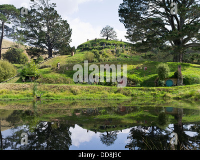 dh Lord of the Rings HOBBITON NEW ZEALAND Hobbits cottage set movie site films house hobbit houses homes Stock Photo