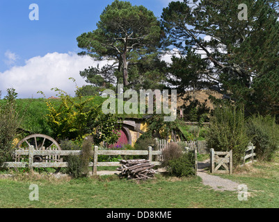 dh  HOBBITON NEW ZEALAND Hobbits cottage garden film set movie site Lord of the Rings films
