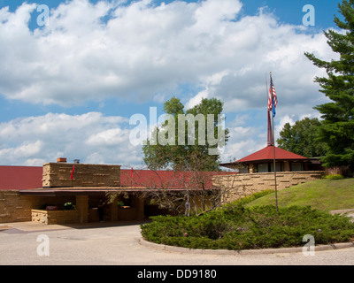 USA, Wisconsin, Spring Green, Frank Lloyd Wright compound, Taliesin, Visitor Center. Stock Photo