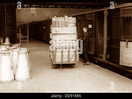 Liverpool Street Railway Station London early 1900s Stock Photo