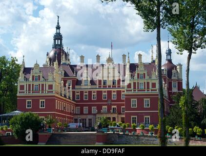 The New Castle at Muskauer Park (Park Muzakowski) is pictured in Bad Muskau, Germany, 29 August 2013. The reconstruction of the New Castle has been completed after 18 years of work. Photo: PATRICK PLEUL Stock Photo