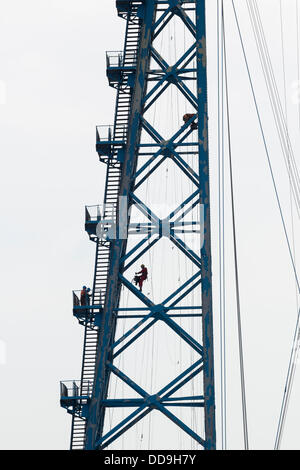 Middlesbrough, Cleveland, UK. 29th Aug, 2013. Workers paint the Transporter Bridge across the river Tees at Middlesbrough, which takes passengers and cars across the river between Middlesbrough and Port Clarence. The bridge will be closed for a total of 40 days as the bridge is repainted for the first time in ten years. The Transporter Bridge is one of only three remaing Transporter Bridges in the UK; the other two are in Newport and Warrington. Painting work began on 27th Aug. © ALANDAWSONPHOTOGRAPHY/Alamy Live New Credit:  ALANDAWSONPHOTOGRAPHY/Alamy Live News Stock Photo