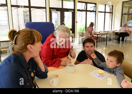 Relatives visit elderly 98 year old woman in Uk hospital Stock Photo