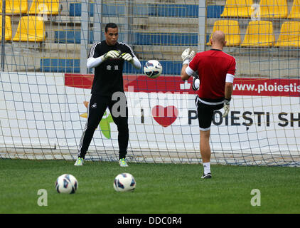 Ploiesti, Romania. Wednesday 28 August 2013  Pictured: Goalkeeper Michel Vorm and Adrian Tucker training at Petrolul Ploiesti Stadium.   Re: Swansea City FC arrive to Romania for a press conference and training session, a day before their UEFA Europa League, play off round, 2nd leg, against Petrolul Ploiesti in Romania. © D Legakis/Alamy Live News Stock Photo