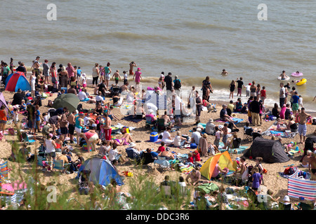 CLACTON ON SEA SEAFRONT WITH CROWDS WHO WERE WATCHING THE ANNUAL FREE AIRSHOW Stock Photo