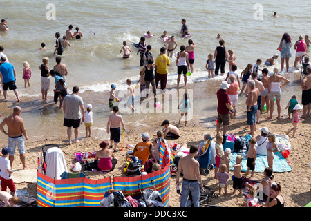 CLACTON ON SEA SEAFRONT WITH CROWDS WHO WERE WATCHING THE ANNUAL FREE AIRSHOW Stock Photo