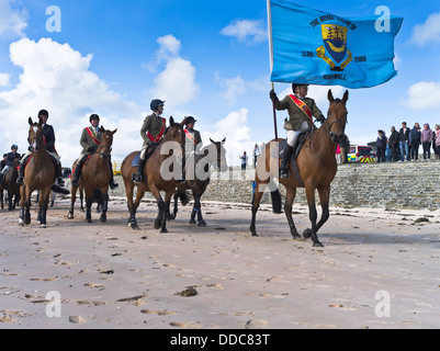 dh Scapa Beach SCAPA ORKNEY Riding of the Marches horses Royal burgh of Kirkwall flag people orkneys islands Stock Photo