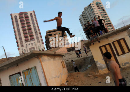 Gaza City, Gaza Strip, Palestinian Territory. 30th Aug, 2013. Palestinians play at the beach of Gaza City during the weekend western Gaza City on Aug 30, 2013 © Mohammed Asad/APA Images/ZUMAPRESS.com/Alamy Live News Stock Photo