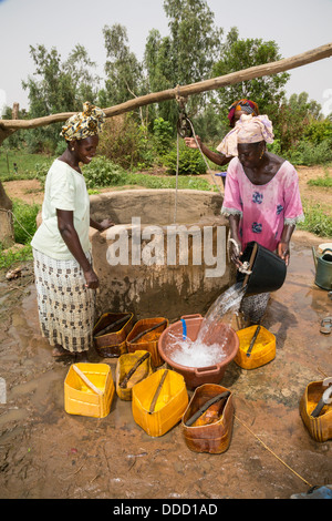 Wolof Women Drawing Water from Well to Irrigate Vegetable Garden. Dialacouna Gardening Project, near Kaolack, Senegal.  An Africare project. Stock Photo