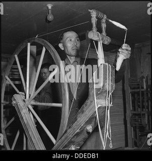 Rohwer Relocation Center, McGehee, Arkansas. There is provision for weaving and spinning at Rohwer . . . 537382 Stock Photo