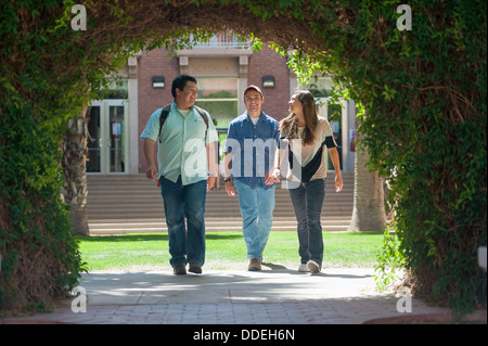 University of Arizona students on campus Stock Photo