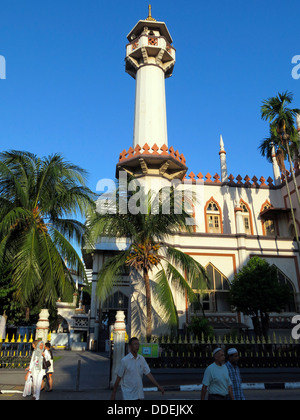 People walking past Sultan Mosque in the Arab Quarter of Singapore Stock Photo