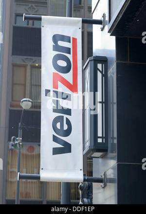 A file photo dated 22 May 2012 shows a sign of a Verizon branch in Chicago, Illinois/USA. According to media reports on 02 September 2013, Verizon Communications is close to sealing a 130-billion-US dollar deal to buy the stake of Vodafone Group in their joint venture, Verizon Wireless. An announcement by both companies is expected to take place on 02 September. Photo: Peer Grimm dpa Stock Photo