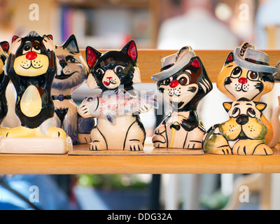 Flea Market in Gloucester Green, central Oxford  - ceramic cats 1 Stock Photo