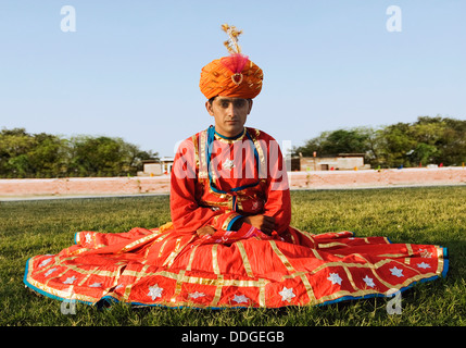 Rajasthani dancer in traditional dress hi-res stock photography and images  - Alamy