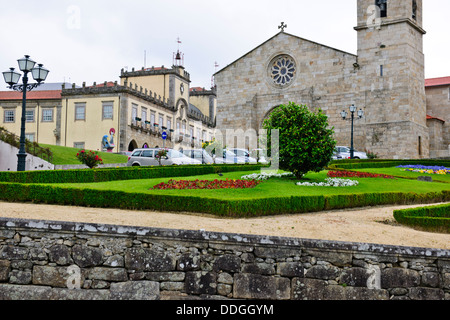 Ingreja Matriz Church,The Camera Municipal Town hall overlooking Rio Cavado and 14th Century Bridge,Barcelos,Northern Portugal Stock Photo