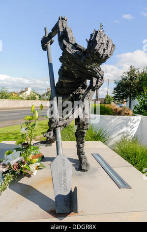 Bellaghy, Northern Ireland. 2nd September 2013 - 'The Turf Man' bronze statue, inspired by the Seamus Heaney poem 'Digging' Credit:  Stephen Barnes/Alamy Live News Stock Photo