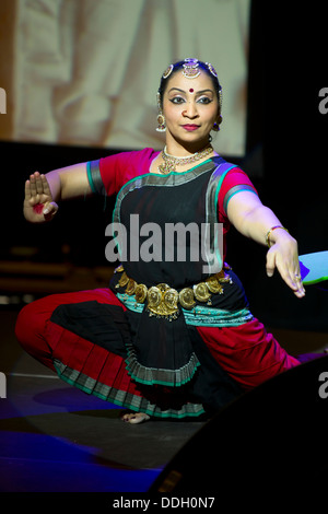 Devica Ragoo Images South Indian Woman performing Pataka mudra of Bharatnatyam Stock Photo ...