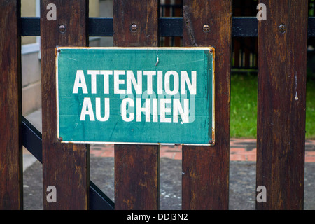 Attention Au Chien (French Beware of Dog) Aluminum Dog Sign - 6 x 6