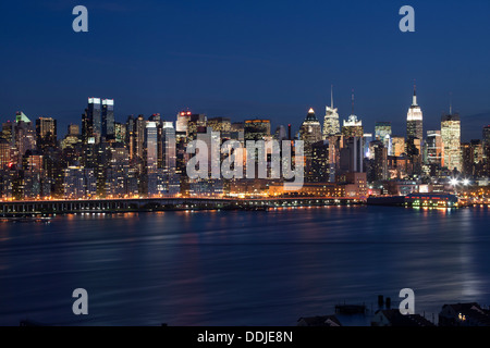 2010 HISTORICAL MIDTOWN SKYLINE HUDSON RIVER MANHATTAN NEW YORK CITY USA Stock Photo