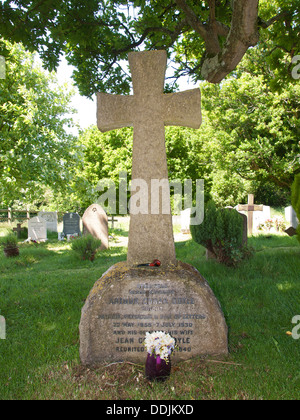 Grave of Sir Arthur Conan Doyle and his wife in the graveyard of Church of All Saints Minstead Hampshire England UK Stock Photo