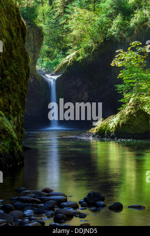 Punchbowl Falls along Eagle Creek Trail, Columbia River Gorge, Oregon, USA Stock Photo