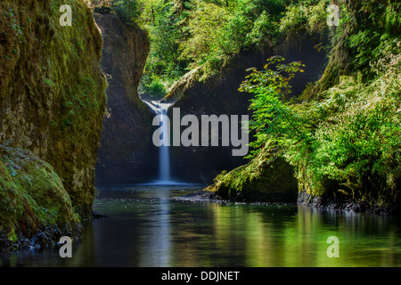 Punchbowl Falls along Eagle Creek Trail, Columbia River Gorge, Oregon, USA Stock Photo