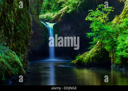 Punchbowl Falls along Eagle Creek Trail, Columbia River Gorge, Oregon, USA Stock Photo