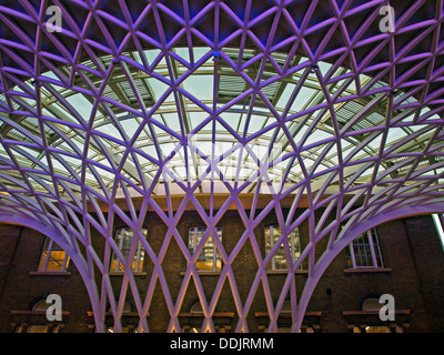 Detail of the steel lattice-work roof structure engineered by Arup, on the western concourse of King's Cross railway Station. Stock Photo