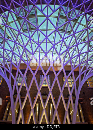 Detail of the steel lattice-work roof structure engineered by Arup, on the western concourse of King's Cross railway Station. Stock Photo