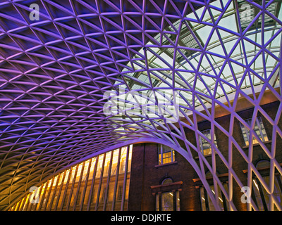 Detail of the steel lattice-work roof structure engineered by Arup, on the western concourse of King's Cross railway Station. Stock Photo