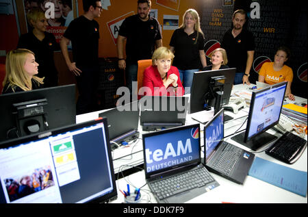 Berlin, Germany. 04th Sep, 2013. German Chancellor Angela Merkel (C) visits her supporters in the German general election campaign of 'Team Deutschland' at the CDU headquarters in Berlin, Germany, 04 September 2013. Photo: KAY NIETFELD/dpa/Alamy Live News Stock Photo