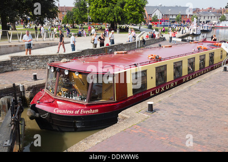 Countess of Evesham cruiser at the lock in Stratford-upon-Avon Stock Photo