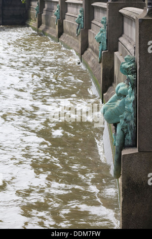 Lions who keep watch along the Thames in Central London holding mooring rings in their mouths Stock Photo