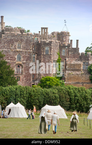 The 'Berkeley Skirmish' medieval reenactments at Berkeley Castle near Gloucester where the 500th anniversary of the battle of Fl Stock Photo