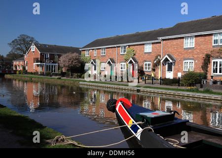 Houses next to the Shropshire Union Canal in Market Drayton, Shropshire Stock Photo