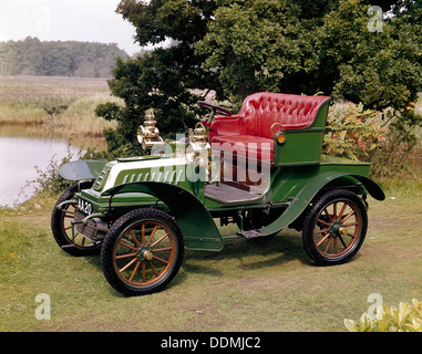 A 1903 De Dion Bouton Model Q. Artist: Unknown