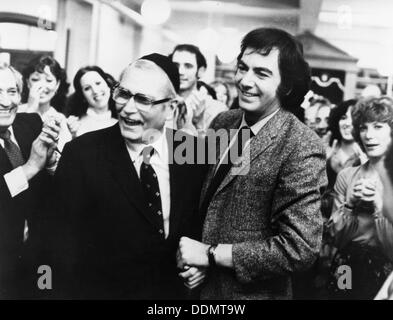 Laurence Olivier (1907-1989), British actor, and Neil Diamond (1941- ), American singer, 1980. Artist: Unknown Stock Photo